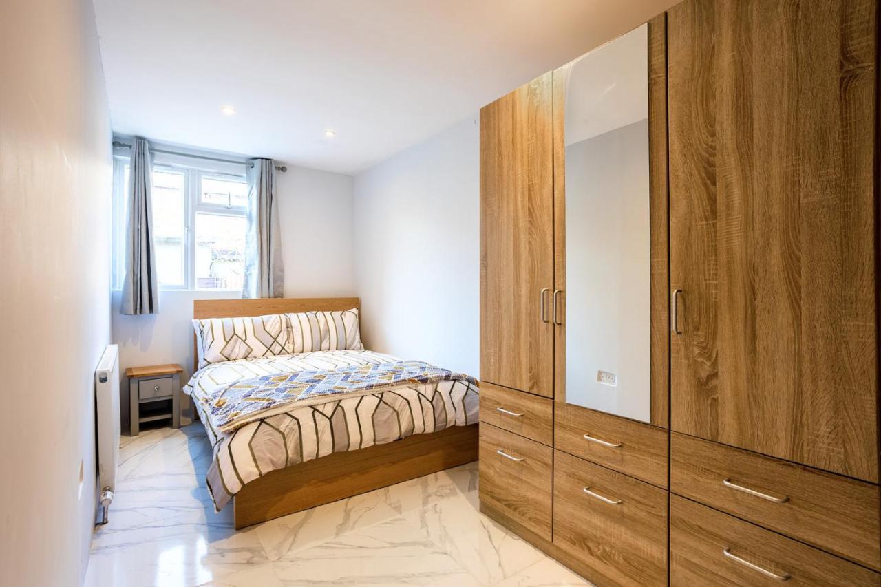 Amazing 3 Bedroom, 2 Bathroom, Ground Floor Flat With Garden, Near Train Station And Bus Stop Лондон Экстерьер фото